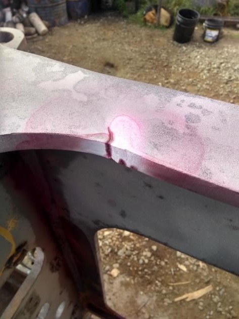 Detección de fisuras en estructuras metálicas mediante el uso de tintes penetrantes